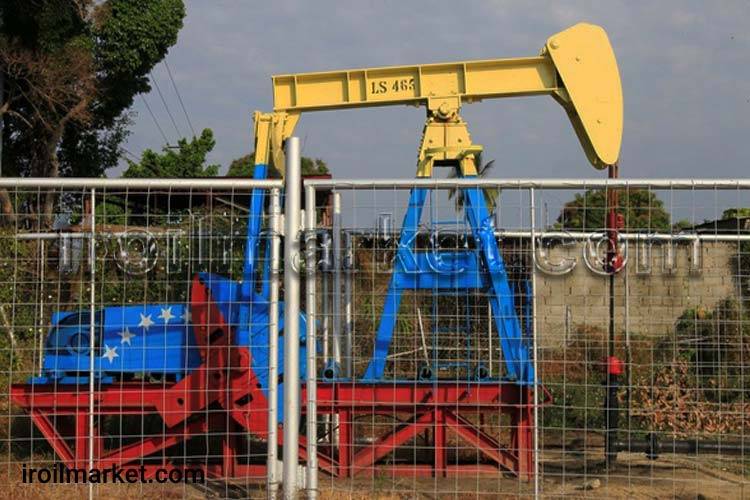 دولت آمریکا به شرکت «شورون» (Chevron) اجازه استخراج نفت و تولید فرآورده‌های نفتی در ونزوئلا و ارسال آنها به ایالات متحده را داده است و این امر باعث کاهش تحریم‌ها علیه این کشور آمریکای لاتین شده است.