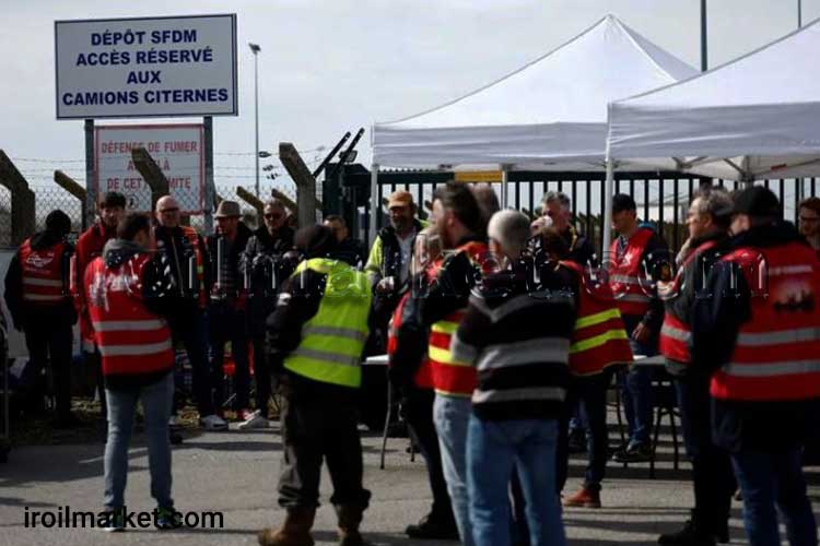 ادامه اعتصاب گسترده در پالایشگاه های فرانسه