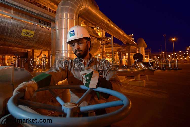 عربستان سعودی چگونه از درآمد نفتی برای کاهش اتکا به نفت استفاده می‌کند؟